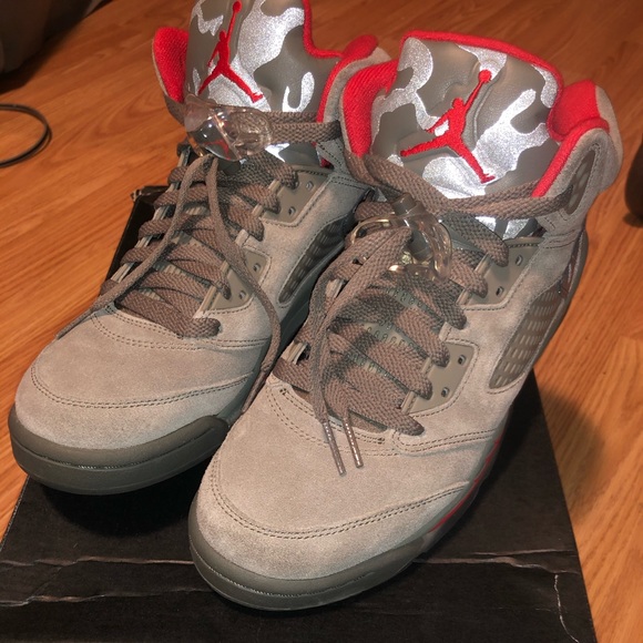 Jordan’s Size 7 in boys grade school - Picture 1 of 3